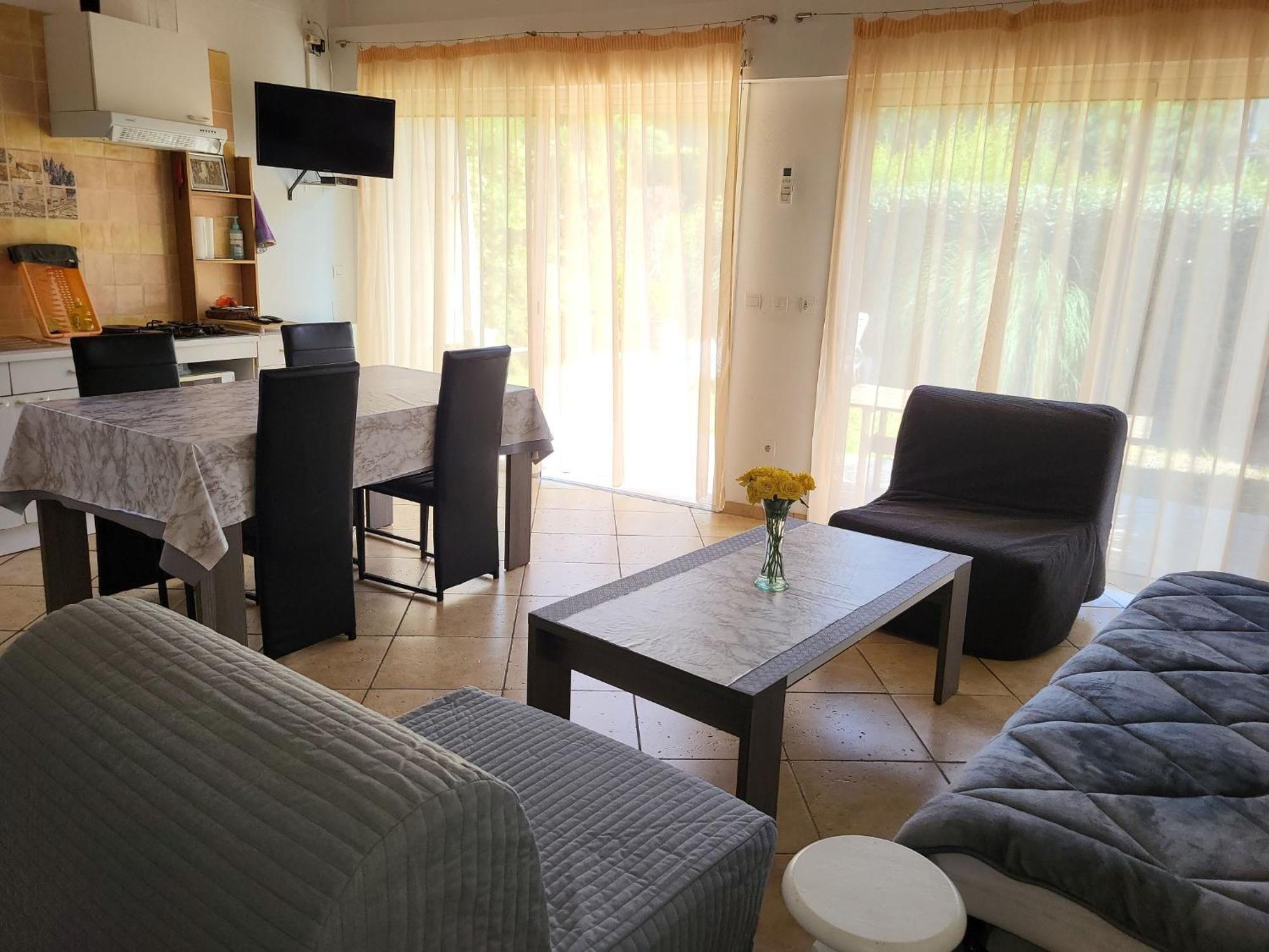 Villa La Soleiade: Lakeside Gites with AC near Cannes Montauroux Exterior photo