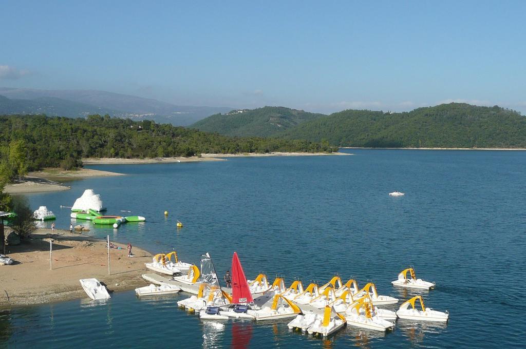 Villa La Soleiade: Lakeside Gites with AC near Cannes Montauroux Exterior photo