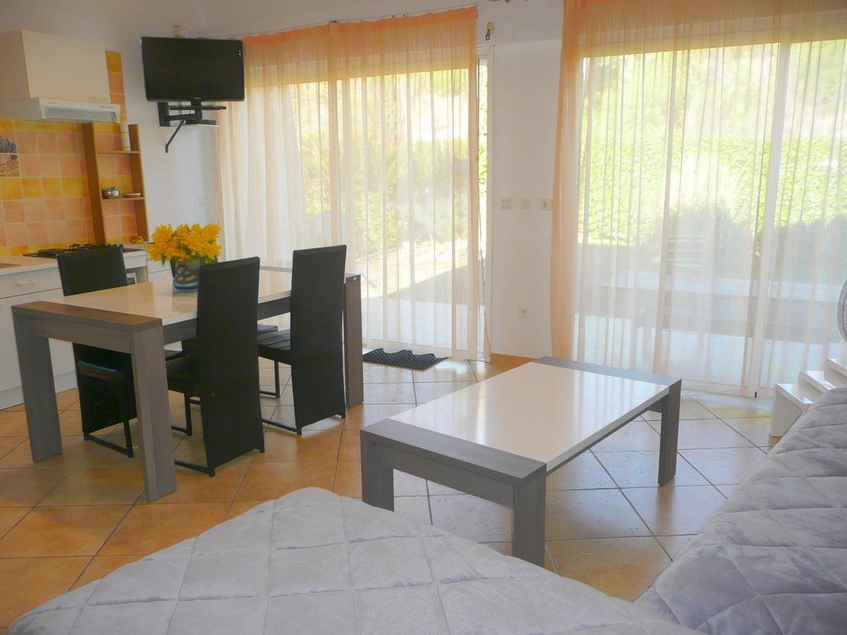 Villa La Soleiade: Lakeside Gites with AC near Cannes Montauroux Exterior photo