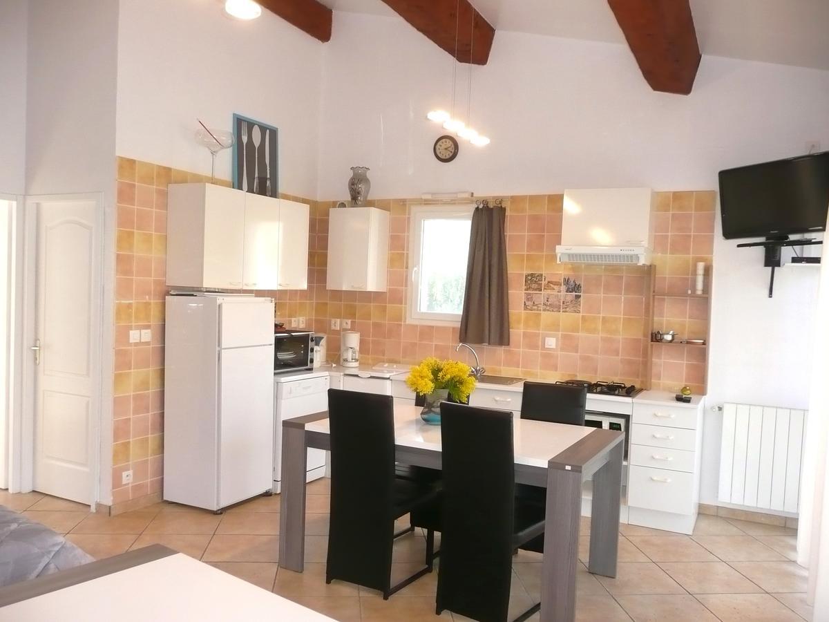 Villa La Soleiade: Lakeside Gites with AC near Cannes Montauroux Exterior photo